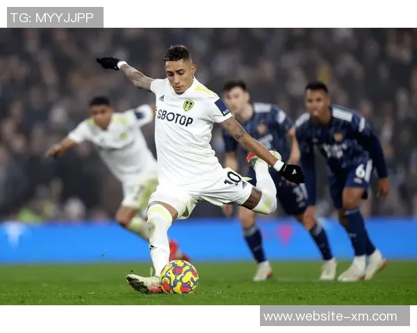 拉菲尼亚回忆利兹联保级艰辛赛后跪行向球迷深情致歉